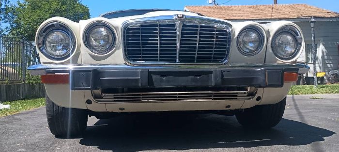 Unknown-Xj6-1974-White-23