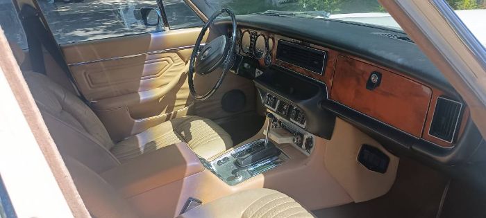 Unknown-Xj6-1974-White-5