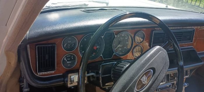 Unknown-Xj6-1974-White-6