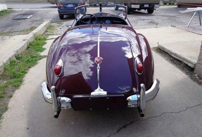 Unknown-Xk140-1955-MaroonBlack-Top-Black-Leather-10