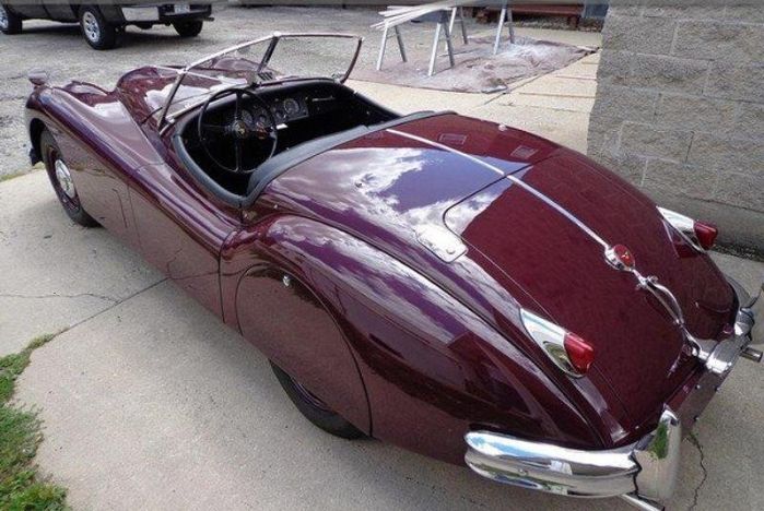 Unknown-Xk140-1955-MaroonBlack-Top-Black-Leather-11