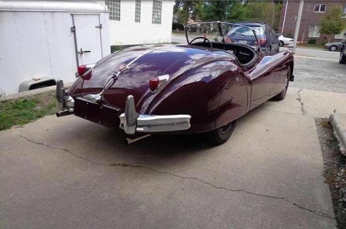 Unknown-Xk140-1955-MaroonBlack-Top-Black-Leather-13