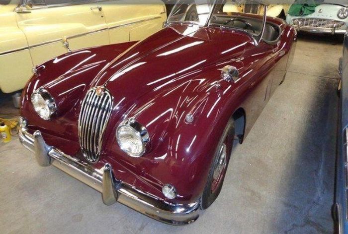 Unknown-Xk140-1955-MaroonBlack-Top-Black-Leather-15