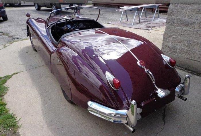 Unknown-Xk140-1955-MaroonBlack-Top-Black-Leather-17