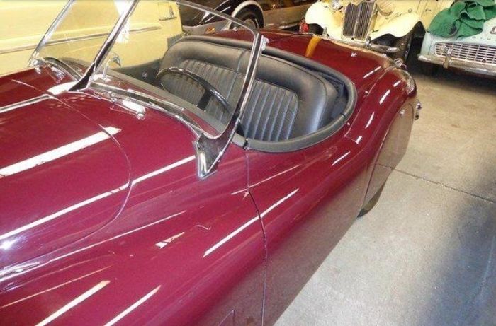 Unknown-Xk140-1955-MaroonBlack-Top-Black-Leather-18