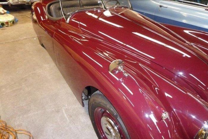 Unknown-Xk140-1955-MaroonBlack-Top-Black-Leather-2