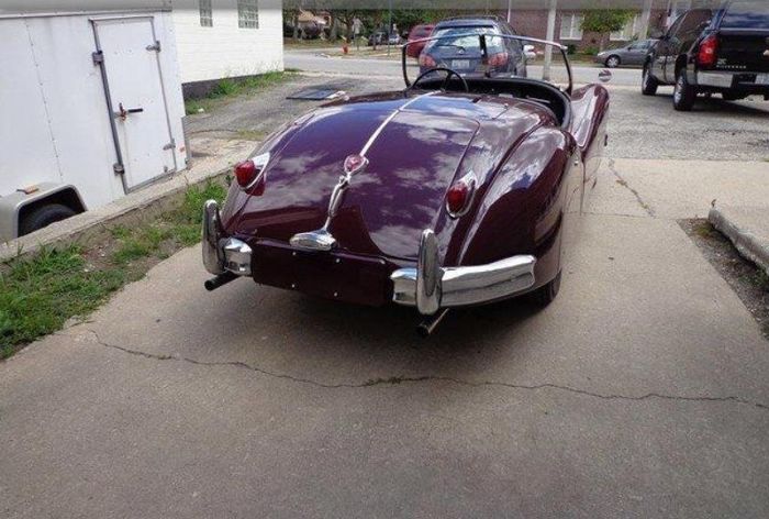 Unknown-Xk140-1955-MaroonBlack-Top-Black-Leather-5