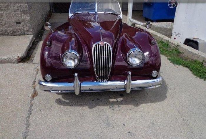 Unknown-Xk140-1955-MaroonBlack-Top-Black-Leather-7