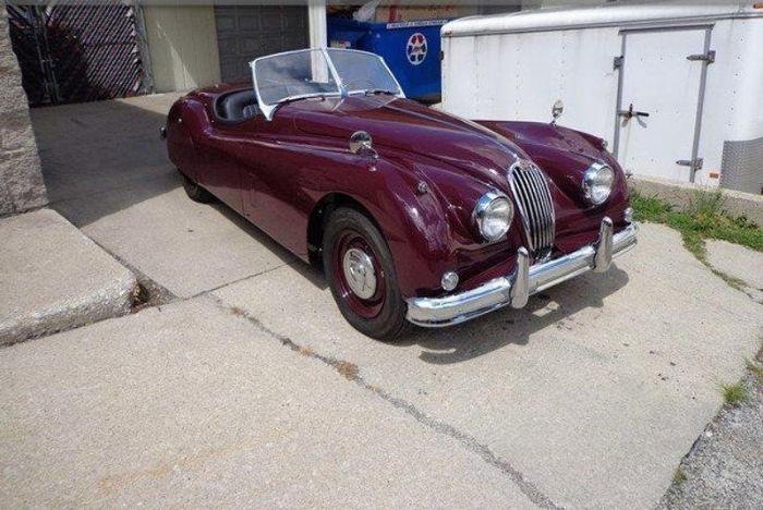 Unknown-Xk140-1955-MaroonBlack-Top-Black-Leather-8