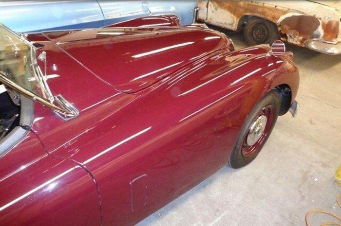 Unknown-Xk140-1955-MaroonBlack-Top-Black-Leather-9