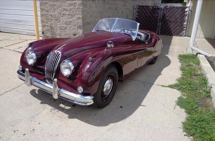 Unknown-Xk140-1955-MaroonBlack-Top-Black-Leather