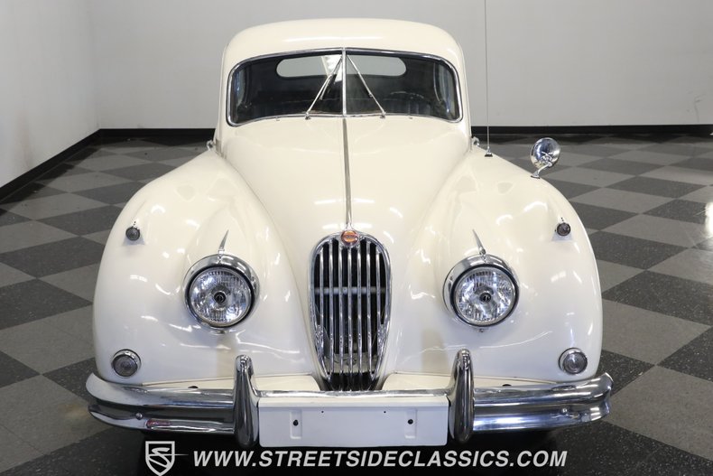 Unknown-Xk140-1956-White-Blue-17