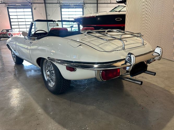 Unknown-Xke-1971-White-Red-Leather-1
