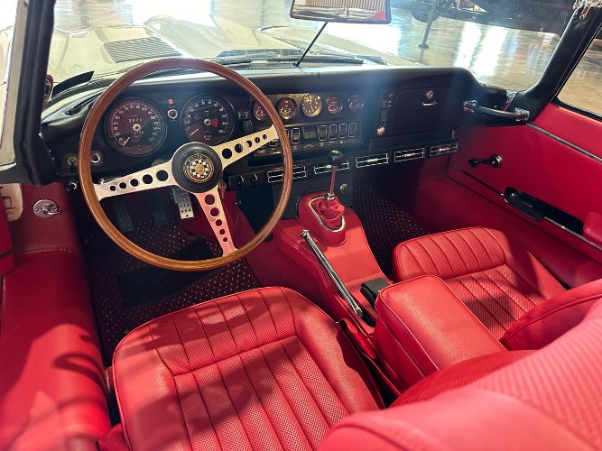 Unknown-Xke-1971-White-Red-Leather-12