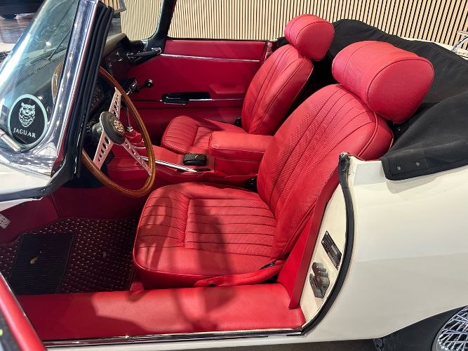 Unknown-Xke-1971-White-Red-Leather-14