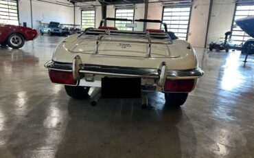 Unknown-Xke-1971-White-Red-Leather-3
