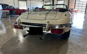 Unknown-Xke-1971-White-Red-Leather-4