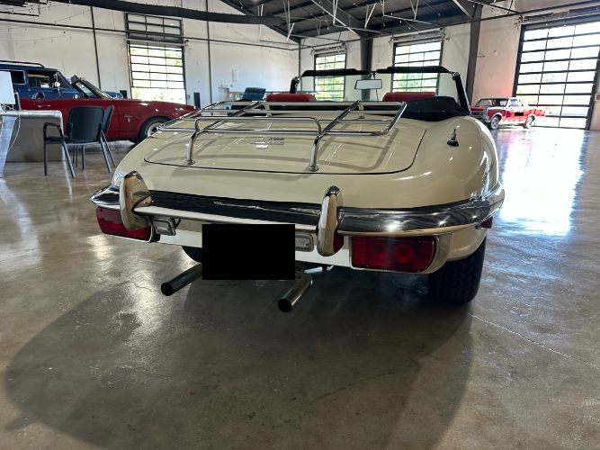 Unknown-Xke-1971-White-Red-Leather-4