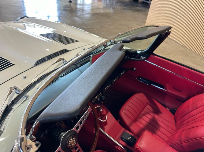 Unknown-Xke-1971-White-Red-Leather-7
