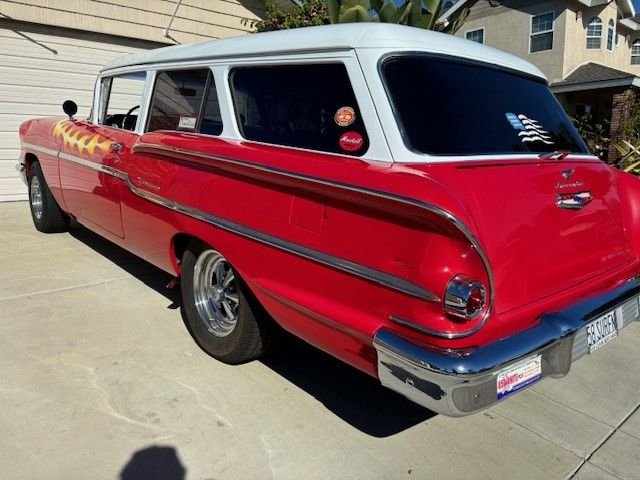 Unknown-Yeoman-1958-red-and-white-gray-5