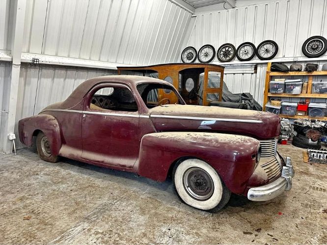 Unknown-Zephyr-1942-Burgundy-Gray