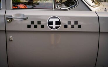 Volga-GAZ-M24-1976-Sedan-22