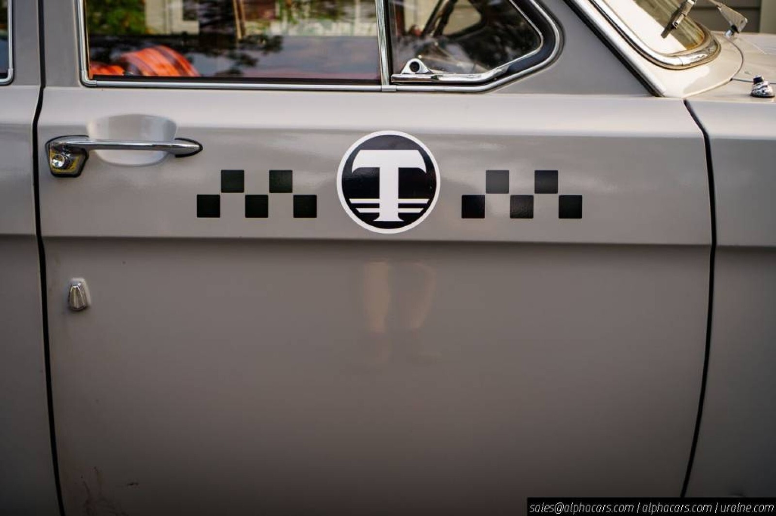 Volga-GAZ-M24-1976-Sedan-22