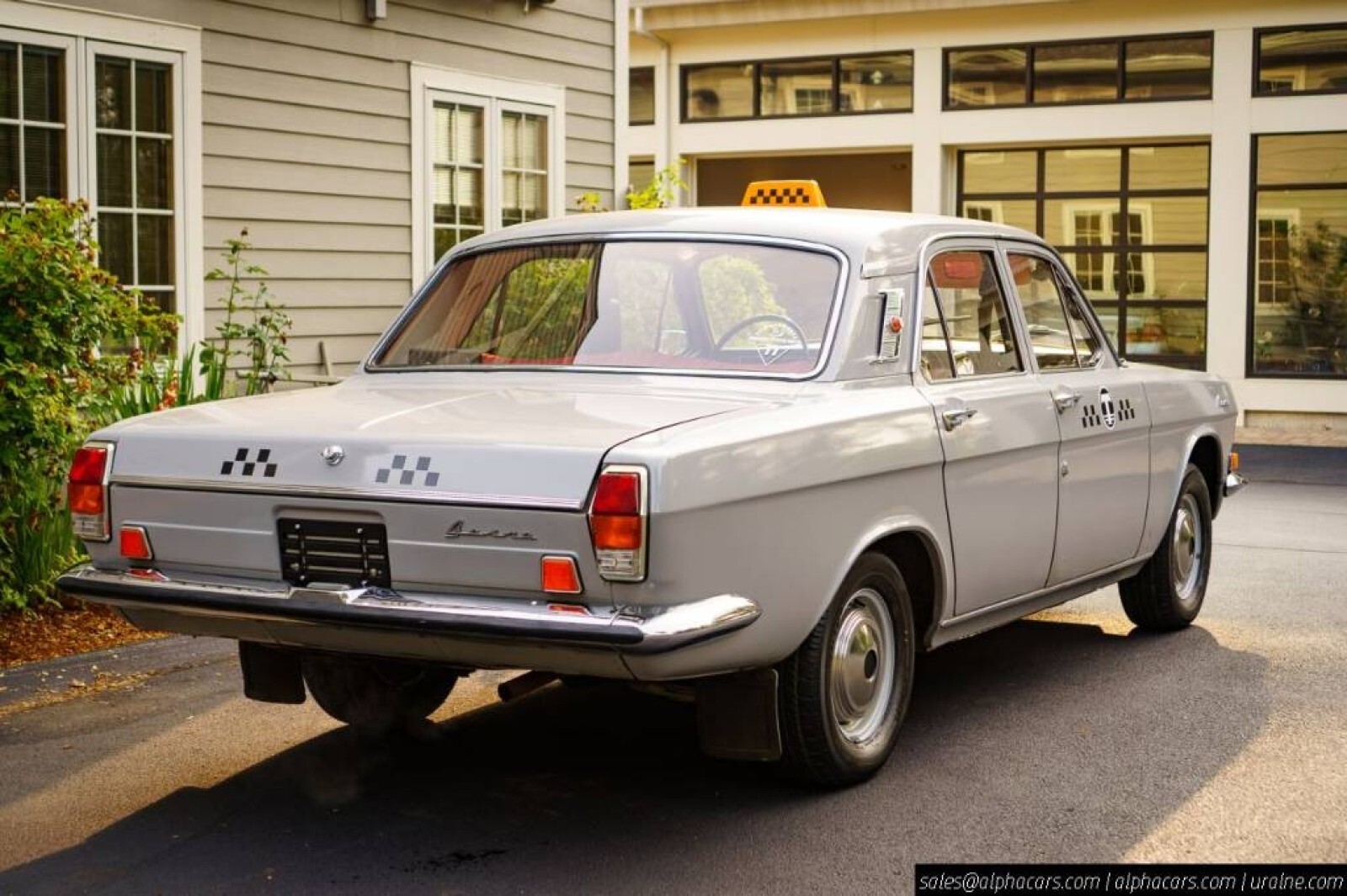 Volga-GAZ-M24-1976-Sedan-7