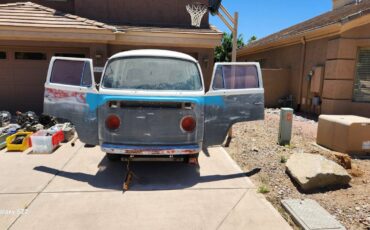 Volkswagen-1975-grey-3
