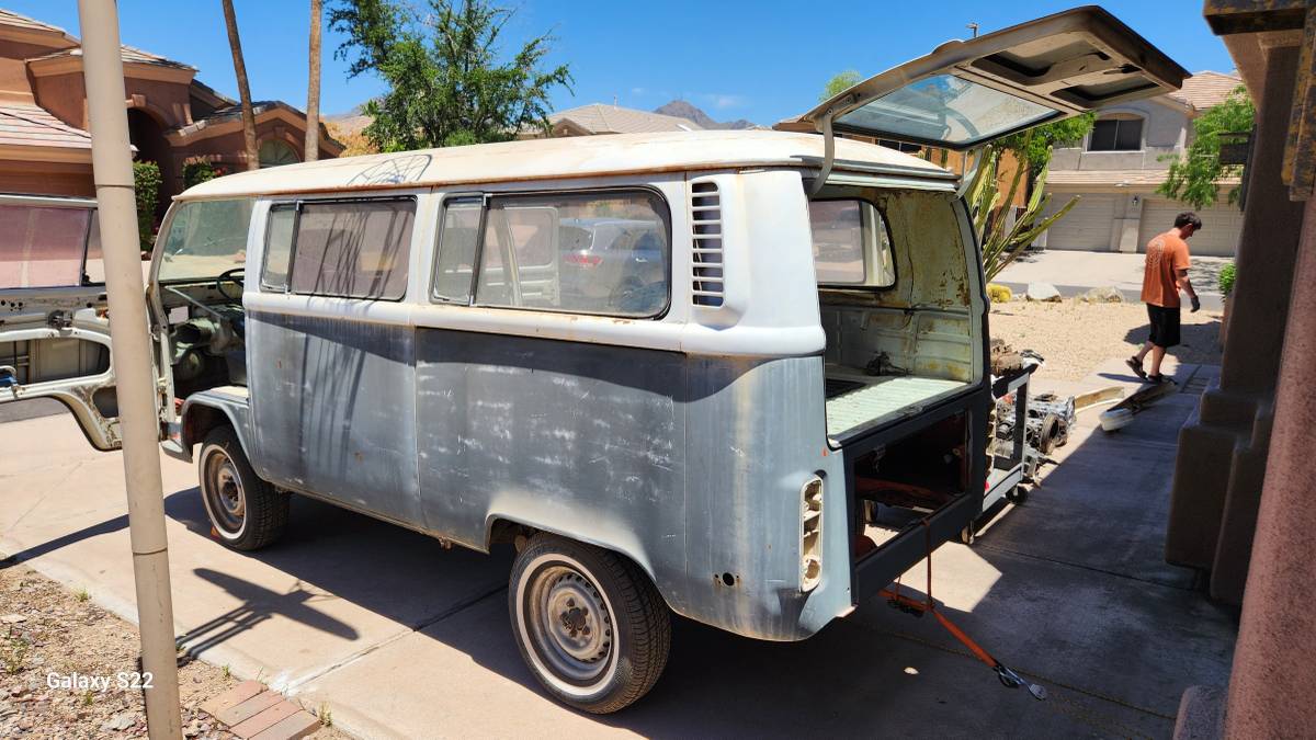 Volkswagen-1975-grey-4