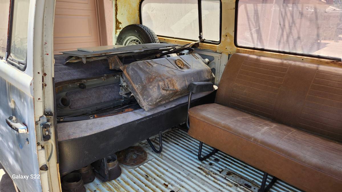 Volkswagen-1975-grey-9