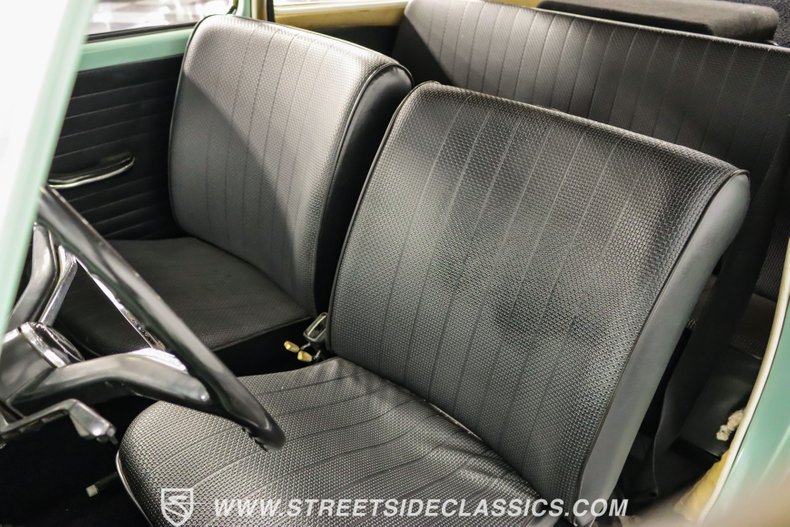Volkswagen-Beetle-1966-Seafoam-Green-Black-9
