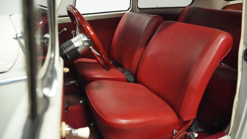 Volkswagen-Beetle-1966-White-Sand-Burgundy-45