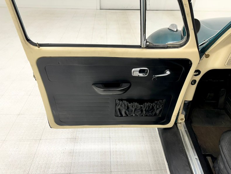 Volkswagen-Beetle-1967-Java-Green-Black-44