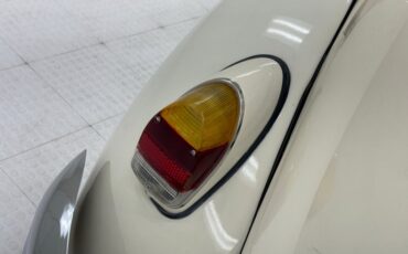Volkswagen-Beetle-1968-Ivory-Black-24