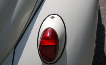 Volkswagen-Beetle-1968-White-Black-13