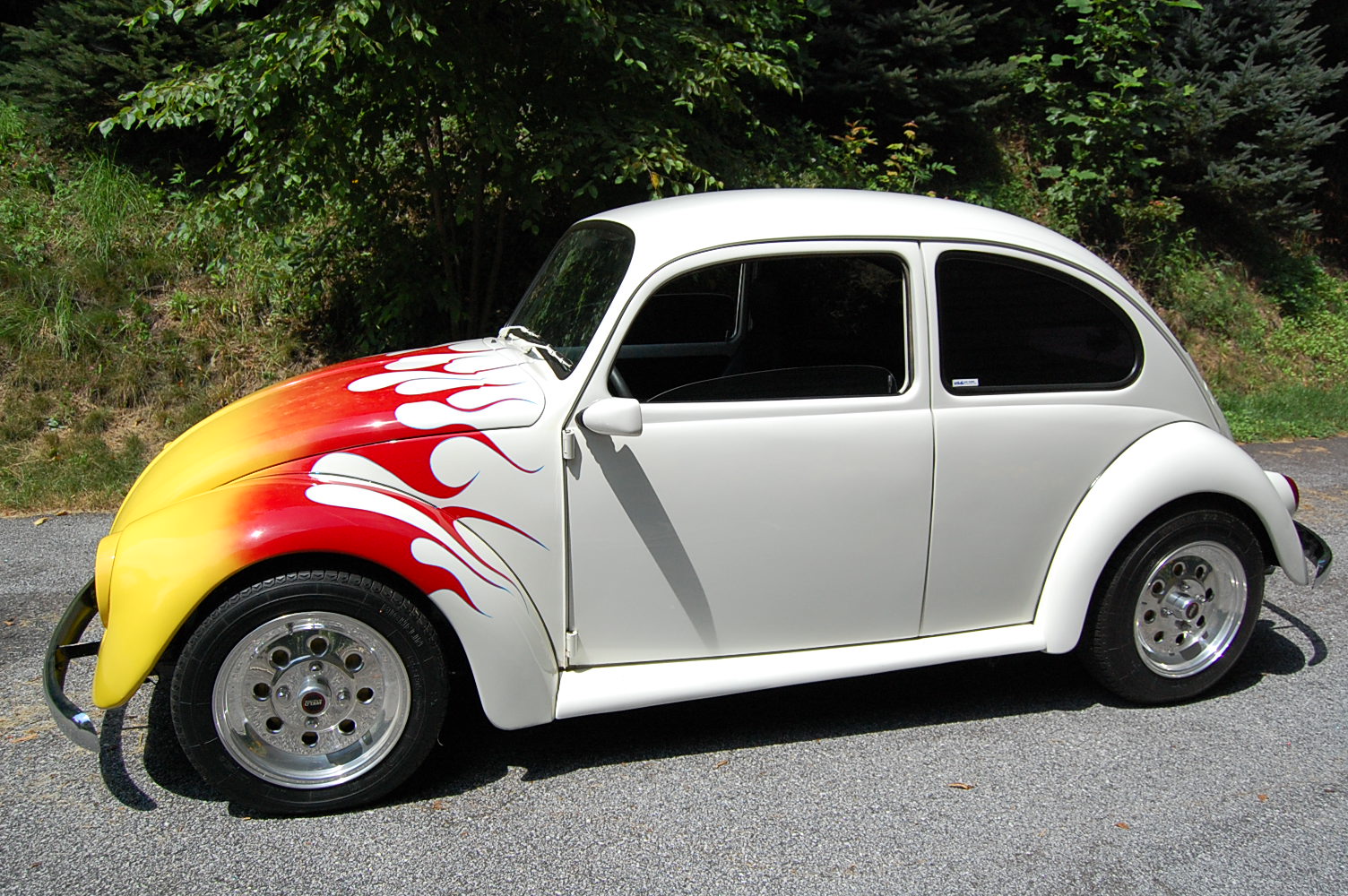 Volkswagen-Beetle-1968-White-Black-2
