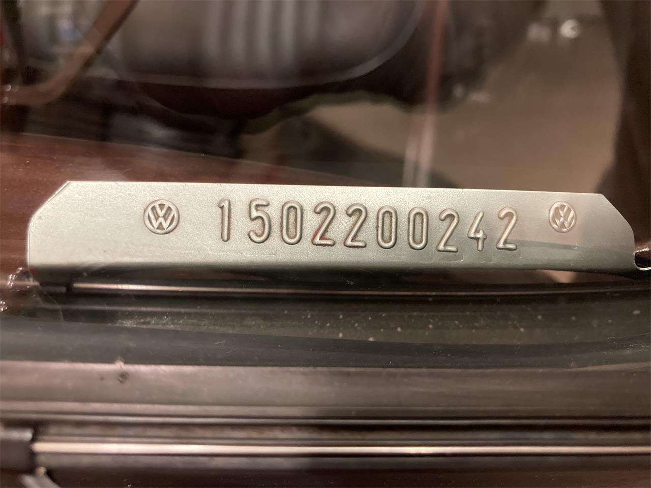 Volkswagen-Beetle-1970-ROOTBEER-BROWN-AVANTE-BLACK-31