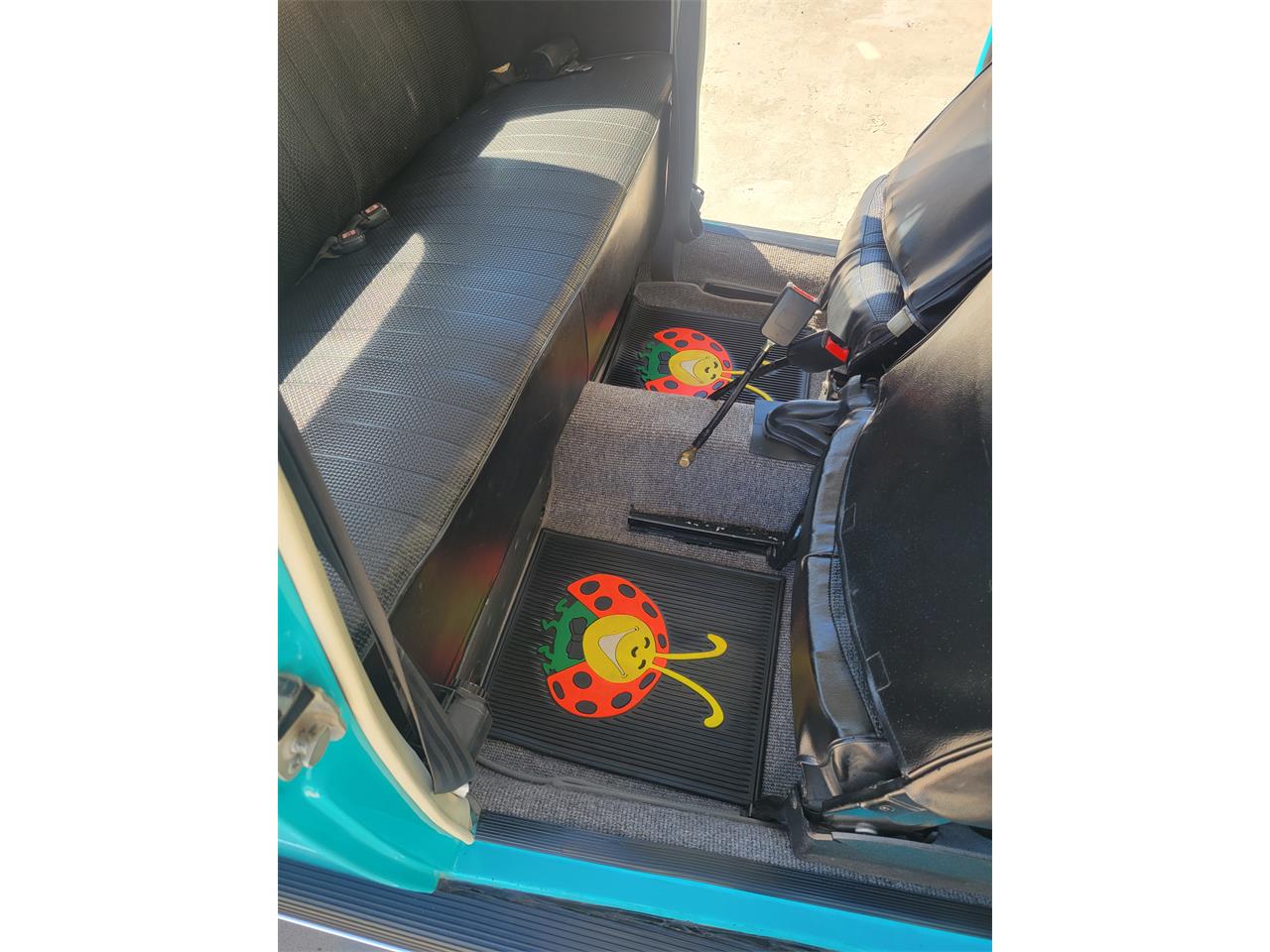 Volkswagen-Beetle-1973-Turquois-Black-15