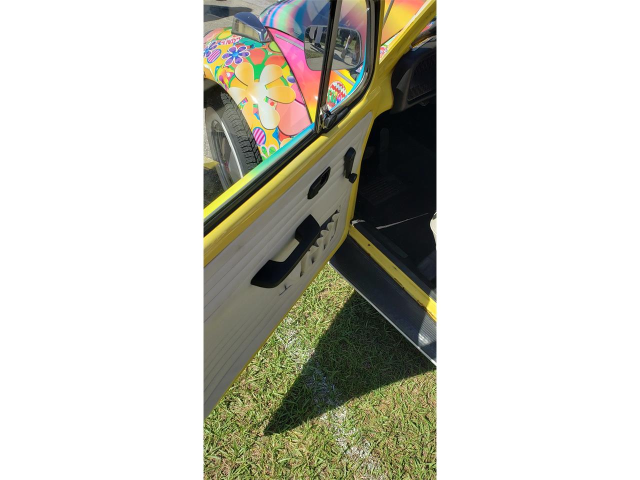 Volkswagen-Beetle-1975-Gartel-Art-Car-Wrap-White-10