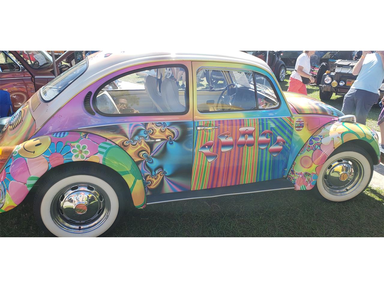 Volkswagen-Beetle-1975-Gartel-Art-Car-Wrap-White-2