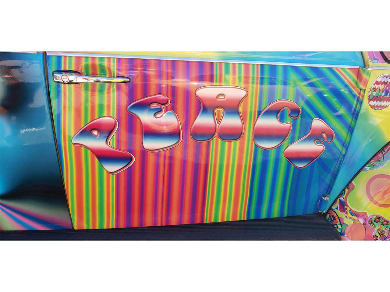 Volkswagen-Beetle-1975-Gartel-Art-Car-Wrap-White-3
