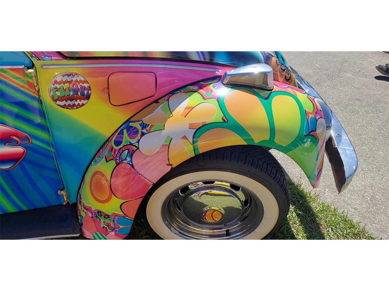 Volkswagen-Beetle-1975-Gartel-Art-Car-Wrap-White-6