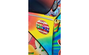 Volkswagen-Beetle-1975-Gartel-Art-Car-Wrap-White-9