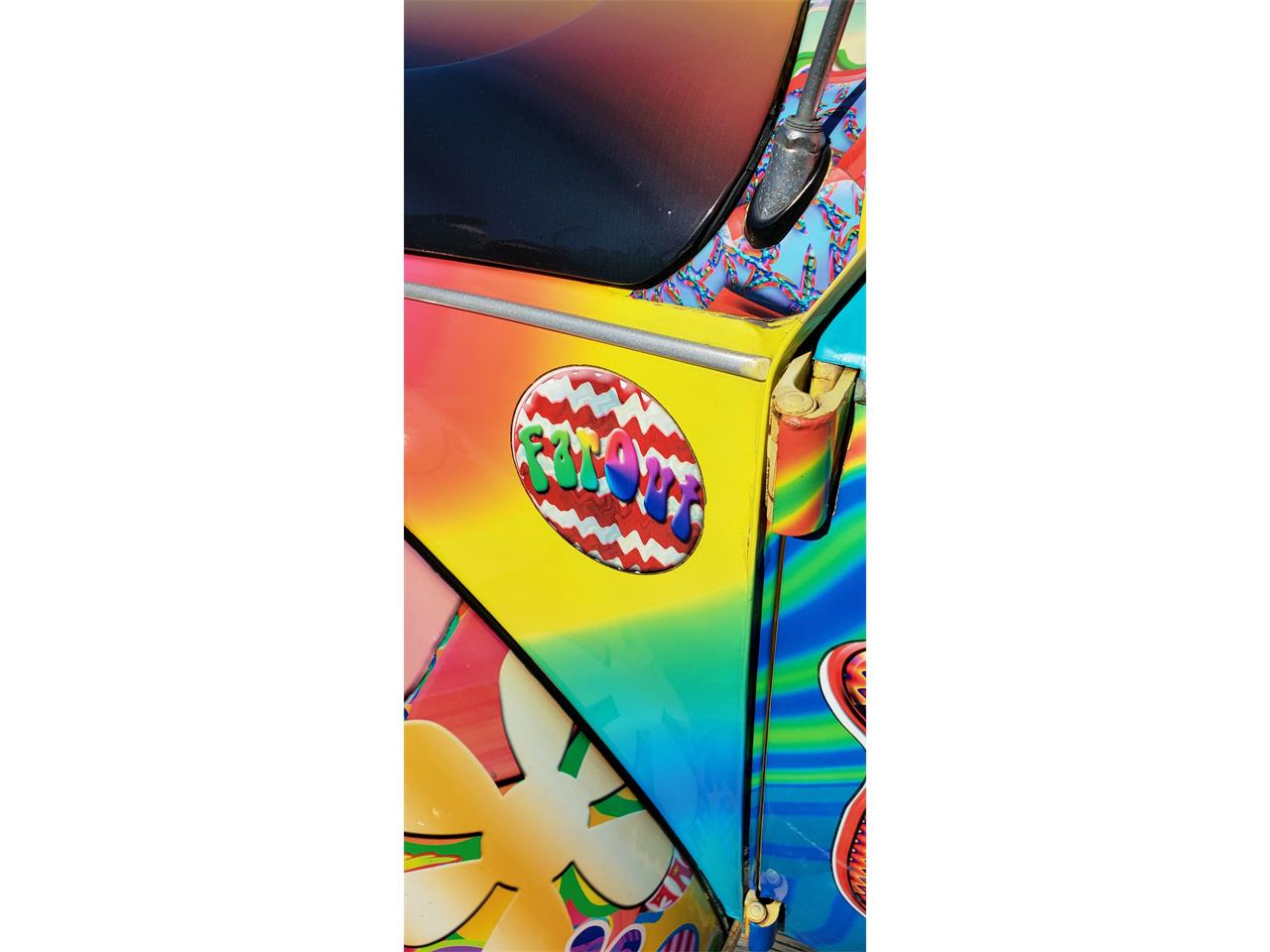 Volkswagen-Beetle-1975-Gartel-Art-Car-Wrap-White-9