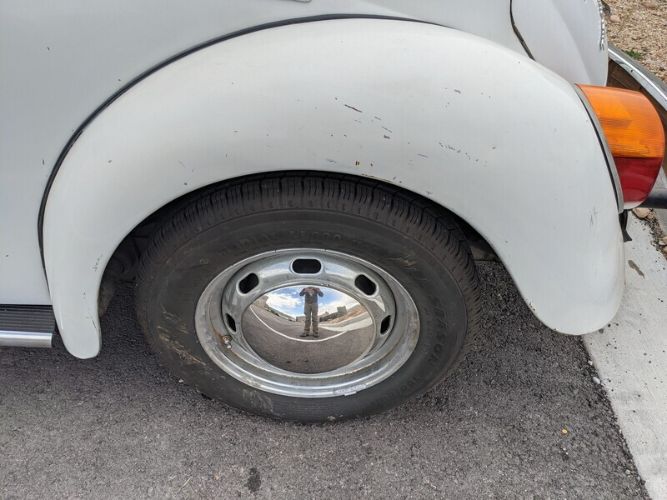 Volkswagen-Beetle-1975-White-Black-Vinyl-3