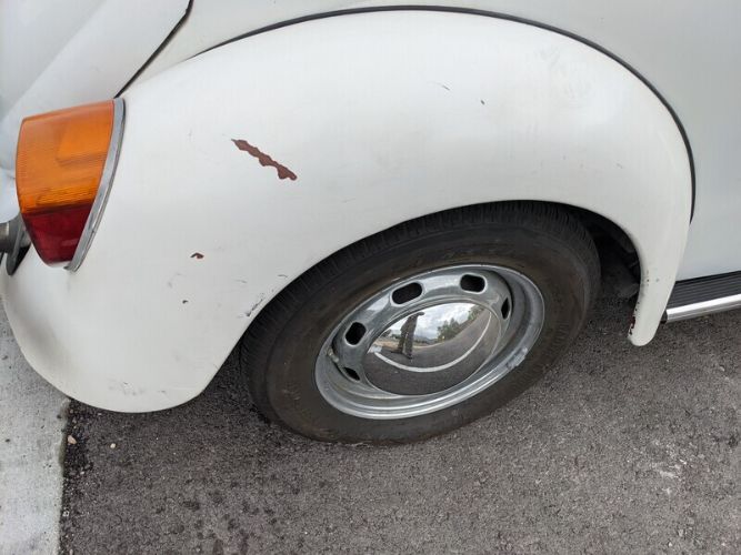 Volkswagen-Beetle-1975-White-Black-Vinyl-7