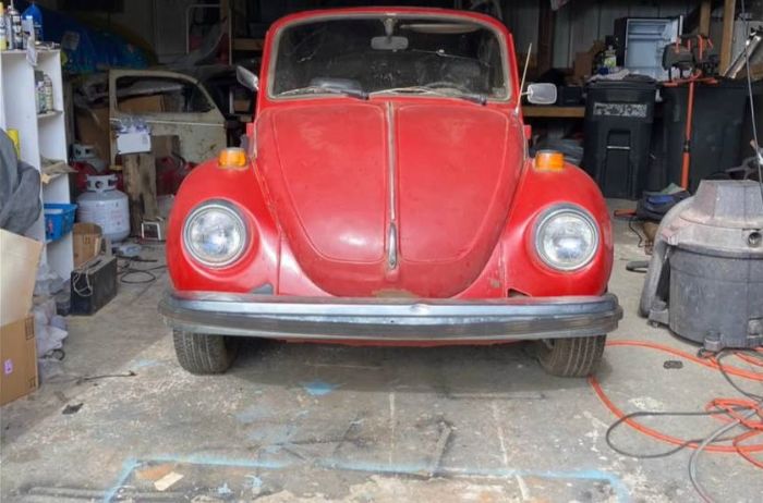 Volkswagen-Beetle-1976-Red-4