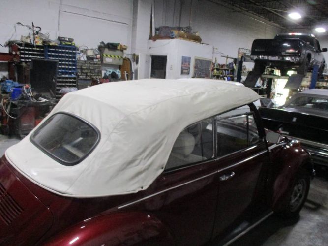 Volkswagen-Beetle-1977-BurgundyWhite-Top-5