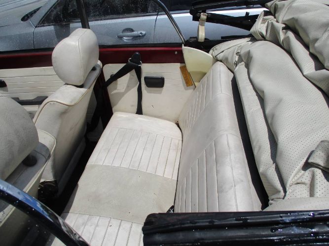 Volkswagen-Beetle-1977-BurgundyWhite-Top-7